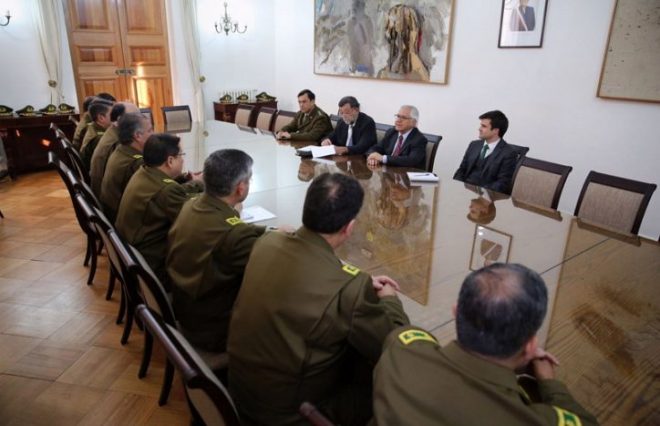 Ministro del Interior recibe primer balance de la reestructuración de Carabineros