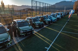 La ministra del Interior entregó 24 vehículos de seguridad en Coyhaique